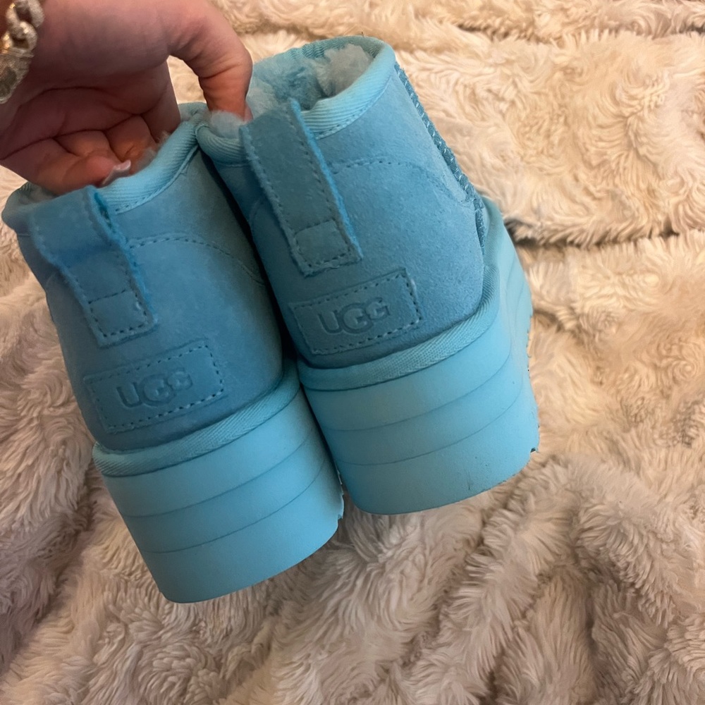 Brand new Ugg platform minis size 8. Blue limited edition rare color.